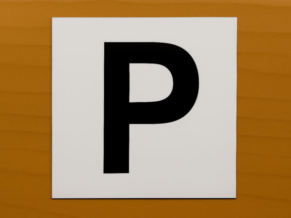 Samolepka P