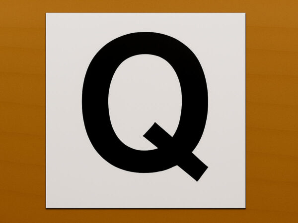 Samolepka Q